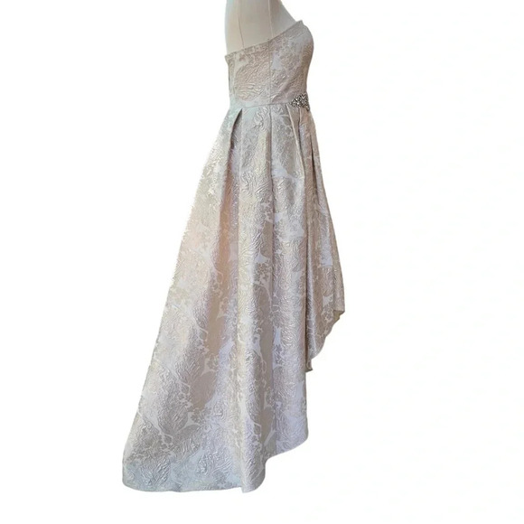 Cache Cream Brocade High-Low Ballgown with Beaded Embellishments Size 0 - Picture 6 of 16